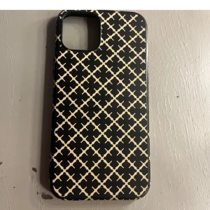 Malene Birger mobil skal  - Snyggt mobilskal från malene birger i mycke bra skick , funkar till iPhone 12 