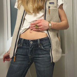 VINTAGE JEANSSS💫 - Riktig snygga jeans!!😍😍🤩                            Fyller alla tre, low waist✅bootcut✅vintage✅ 