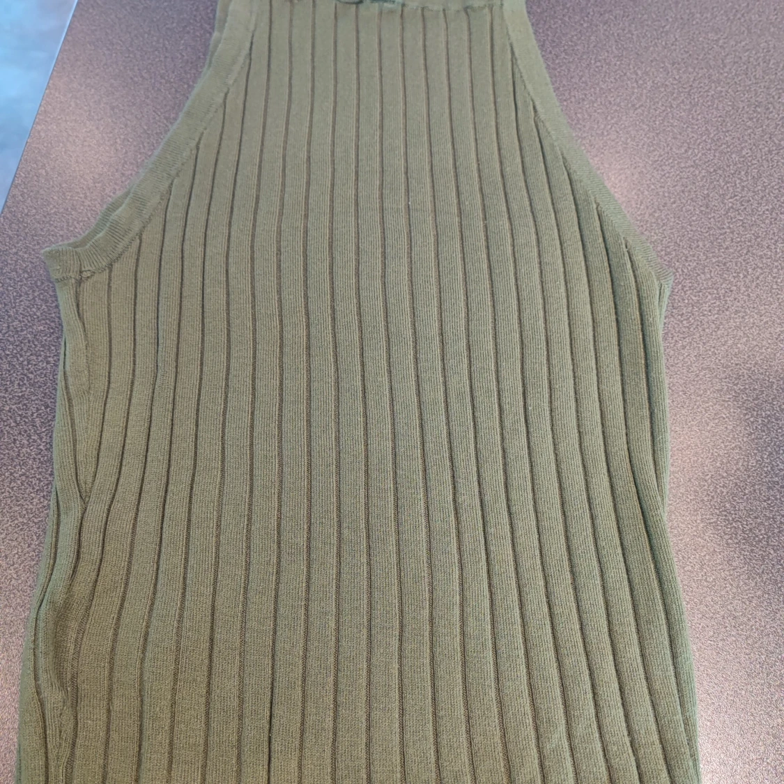 Olivgrön ribbad linnetopp från Divided storlek xs - 2