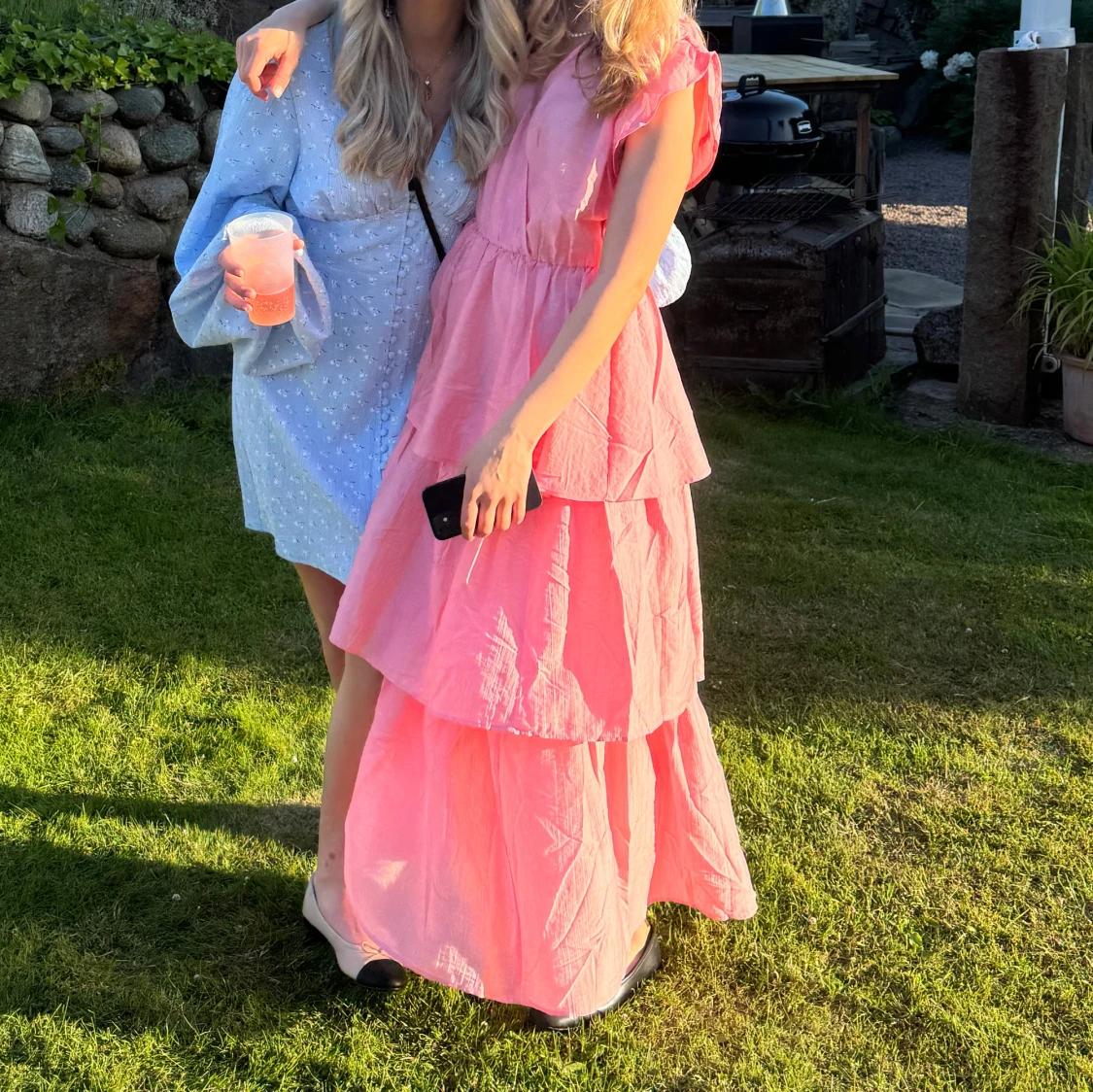 Rosa långklänning med volanger