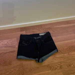 Jätte snygga diesel shorts  - Jätte snygga low waist diesel short, helt nya aldrig använda endast testade, storlek xs/s 