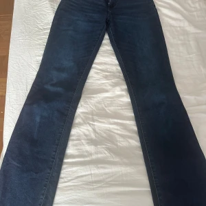 Bootcut jeans - Nästan aldrig använt de på grund av de har varit för stora! Köpt från Carlings i våras, inga problem på de alls!