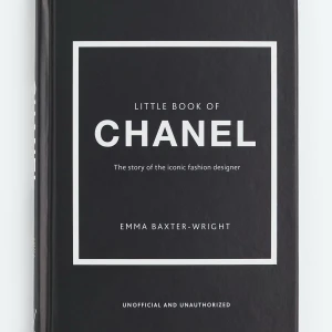 Little Book of Chanel - Säljer boken ”little book of Chanel” som både kan läsas och användas som snygg inredningsdetalj! Nypris 179kr. Den är i helt nytt skick!