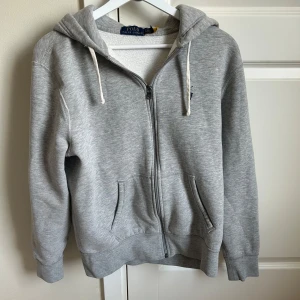 Ralph Lauren zip - Använd fåtal gånger, inga skavanker. Hör gärna av er vid frågor😊