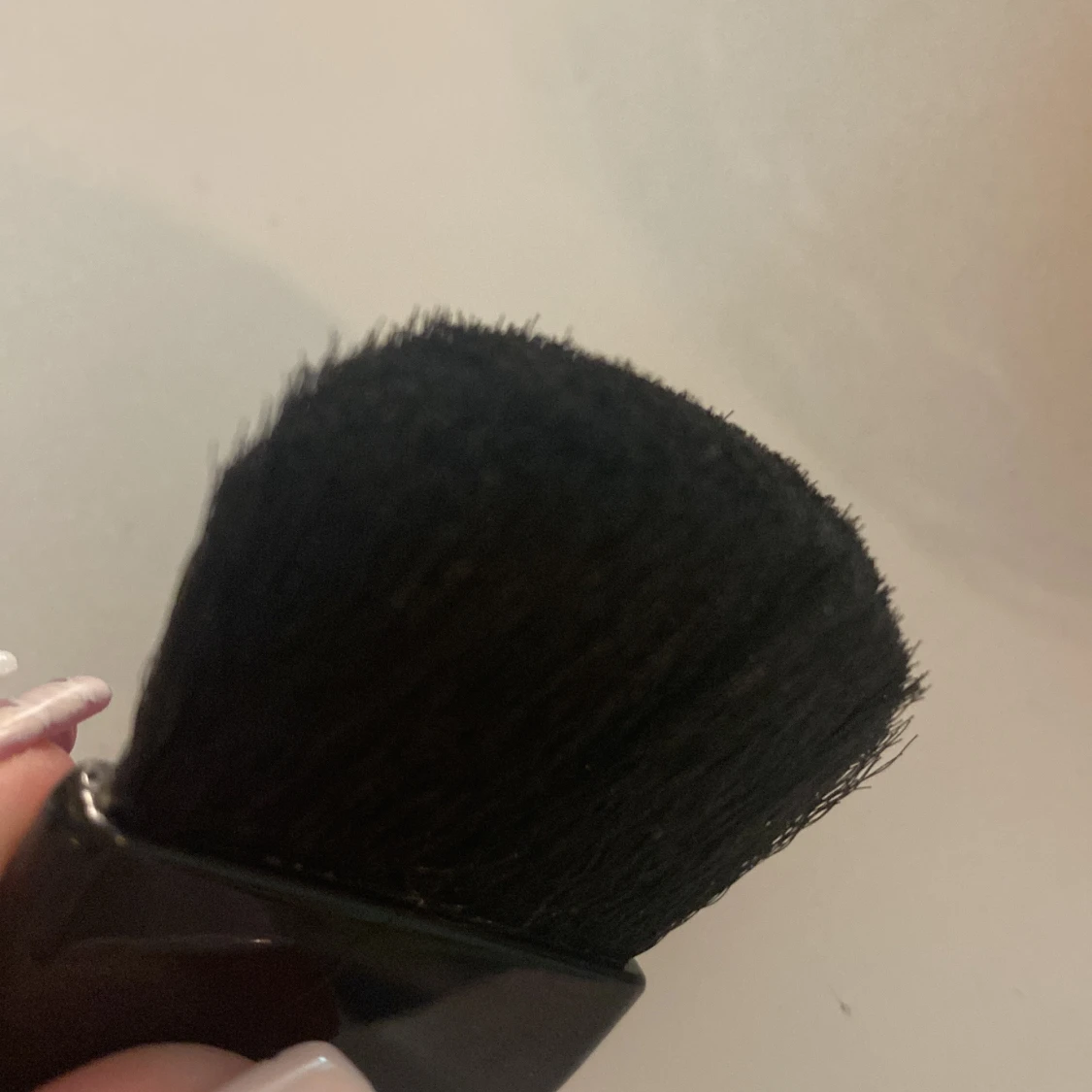 Svart kompakt sminkborste - 2