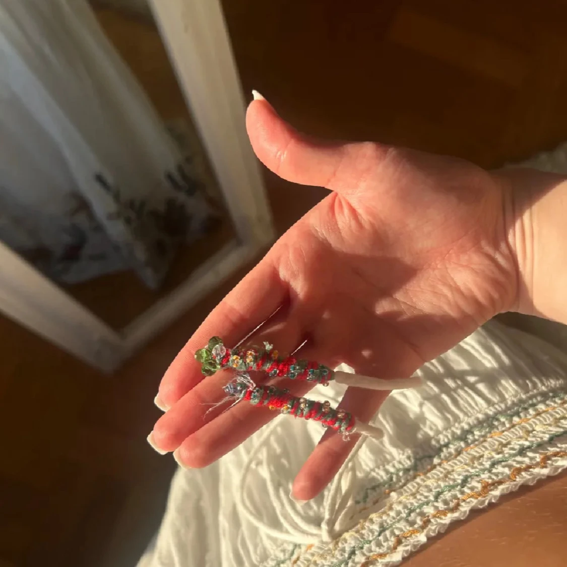 Vit långkjol med broderade detaljer från Zara - 2