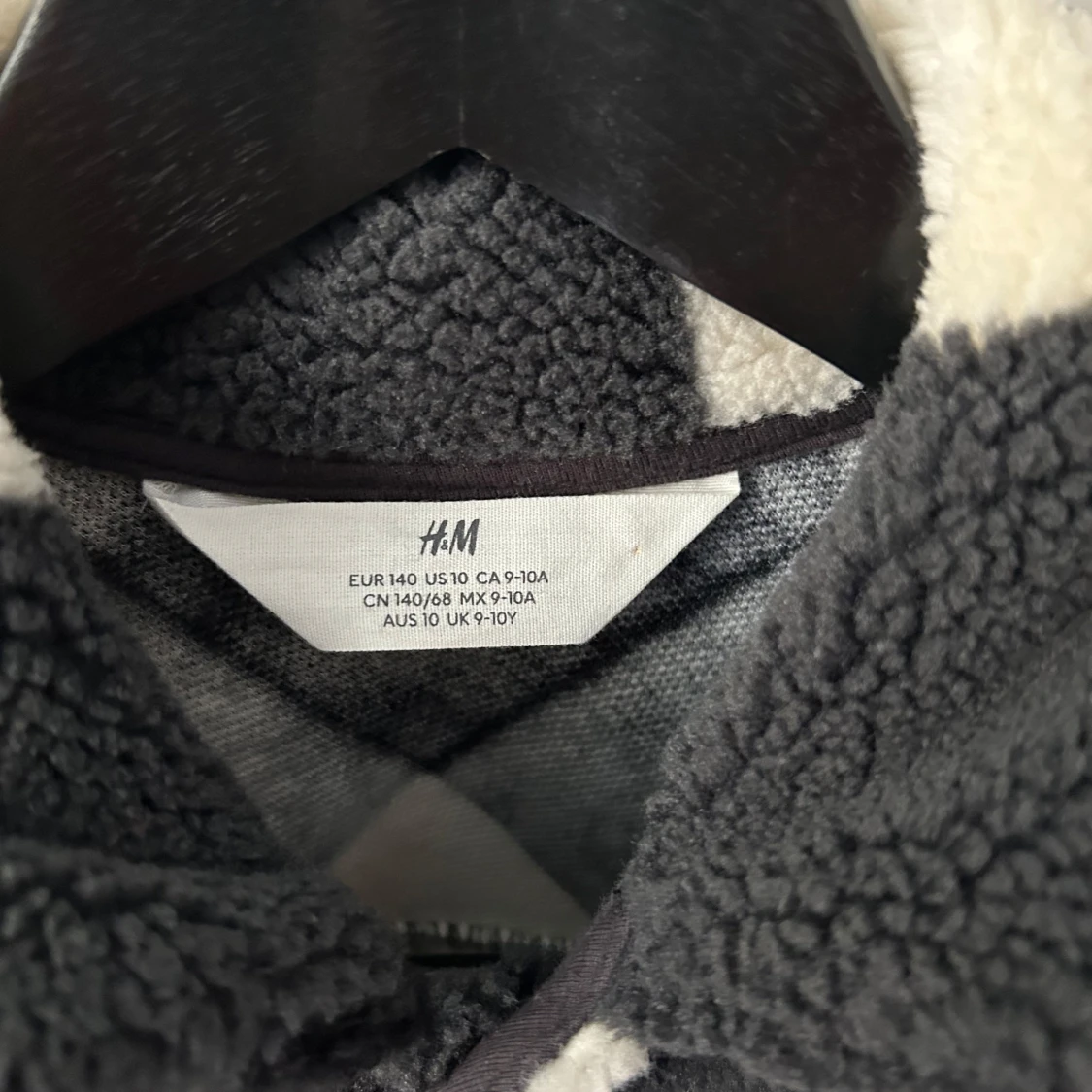 Svartvit rutig teddyjacka från H&M - 2