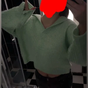 Mintgrön stickad tröja  - Säljer denna väldigt fina o h sköna tröja då den aldrig kommer till användning. 💕