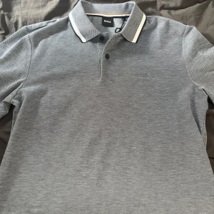 Hugo Boss pike - Säljer en helt ny Hugo Boss piké. Aldrig använd!
