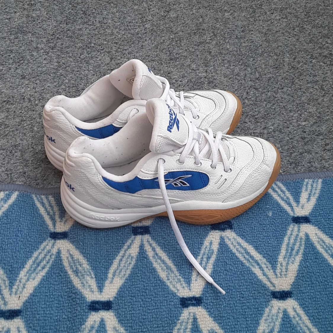 Vita och blå sneakers från Reebok - 3