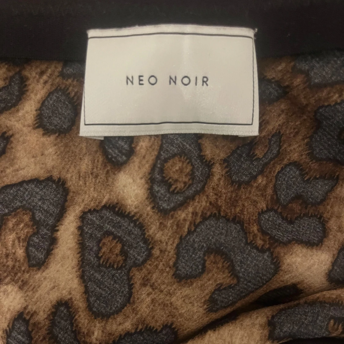 Leopardmönstrad långkjol från Neo Noir - 3