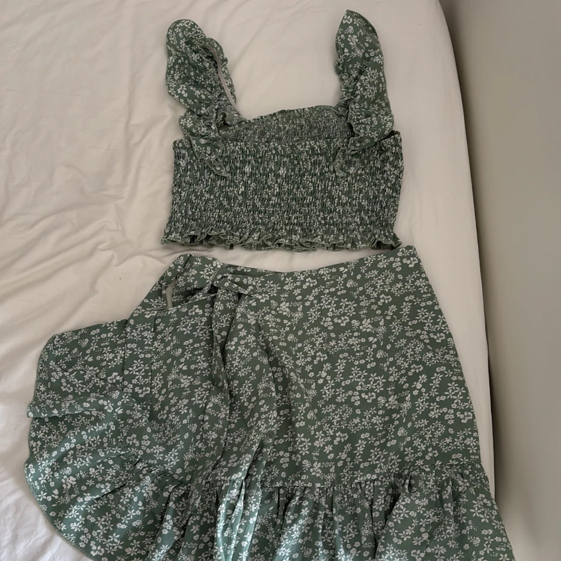 Ett Grönt blommigt set