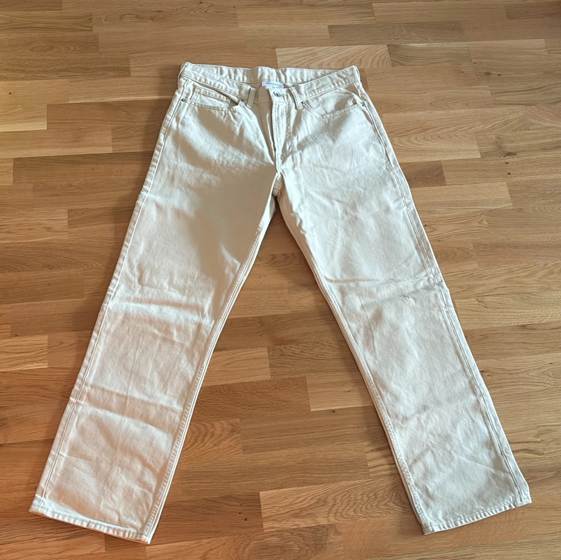 Vita/ beiga raka jeans från Vaillent