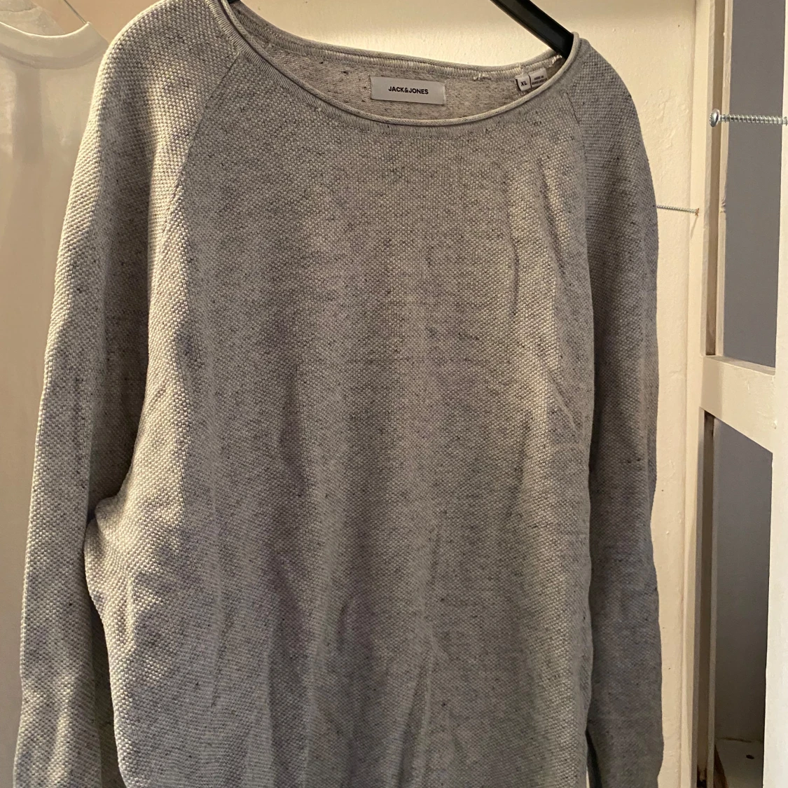 Ljusgrå stickad tröja från Jack & Jones