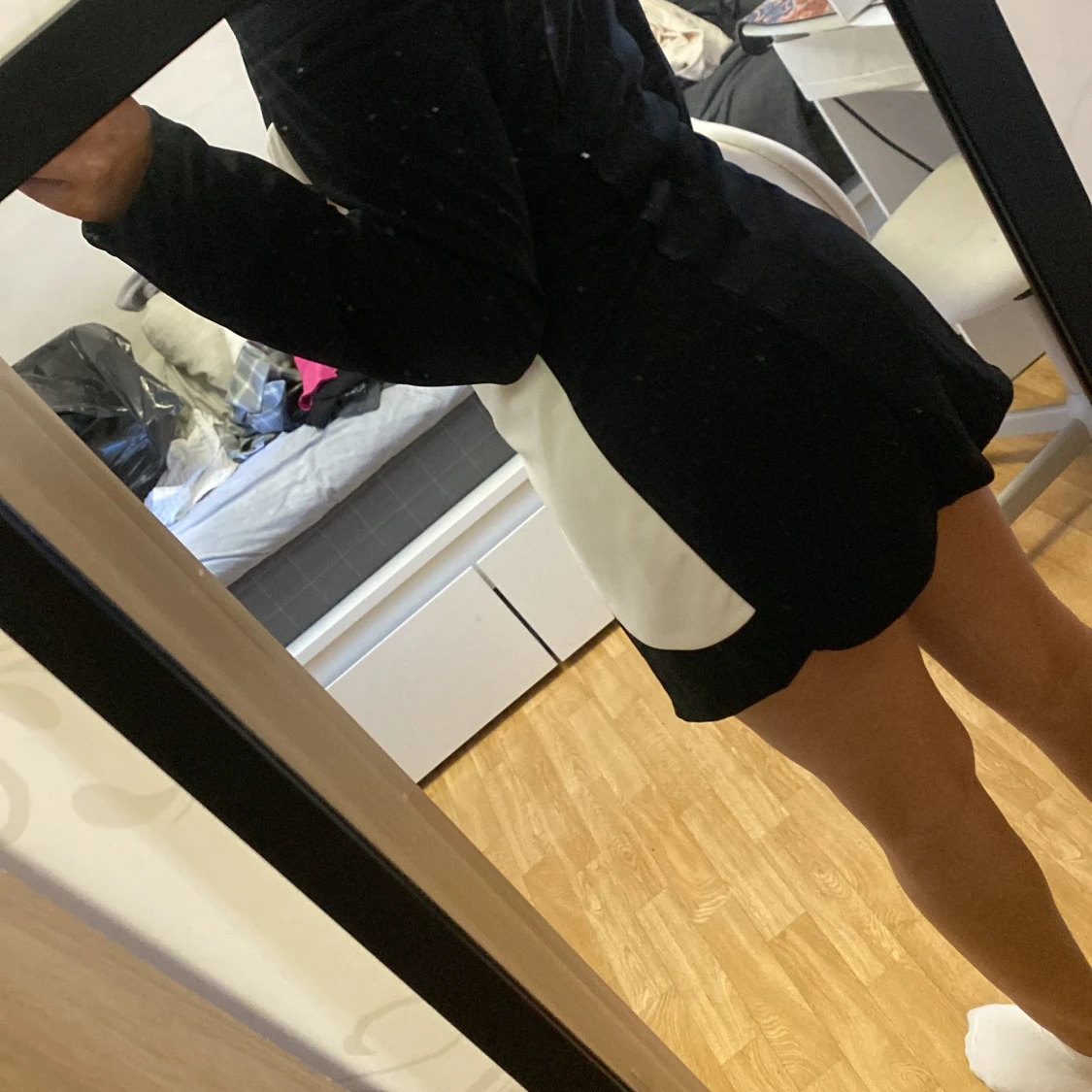 Svart och vit omlottklänning - 1