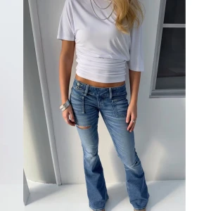 Bootcut jeans - Dessa trendiga jeansen från Gina tricot, i storlek S regular length, uppsprätta längst ner som man lätt kan sy upp igen, tyvärr var de för korta för mig ❤️.