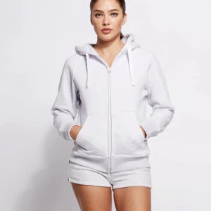 russemerch tröja, ljusgrå  - säljer min jättefina ljusgråa russemerch tröja då den inte kommer till användning, väldigt fint skick❤️superskön tröja att både ha hemma och även i skolan/ med kompisar. Nypris 750kr