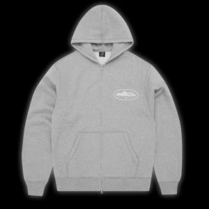 Corteiz set | Hoodie och Byxor - Helt nytt Corteiz set, aldrig använt. Köpt för bara några veckor sedan men det var tyvärr för stort för mig. Går tyvärr inte att skicka tillbaka för Corteiz inte gör några refunds då det är väldigt exklusiva varor. Jag har kvitton och allt som kan visa att det är äkta. Storlek M (lite oversize). Fick med en tygväska och stickers. Köpt för 3600kr på Corteiz hemsida. Skriv för mer bilder som tygväska, kvitton osv Mvh Victor