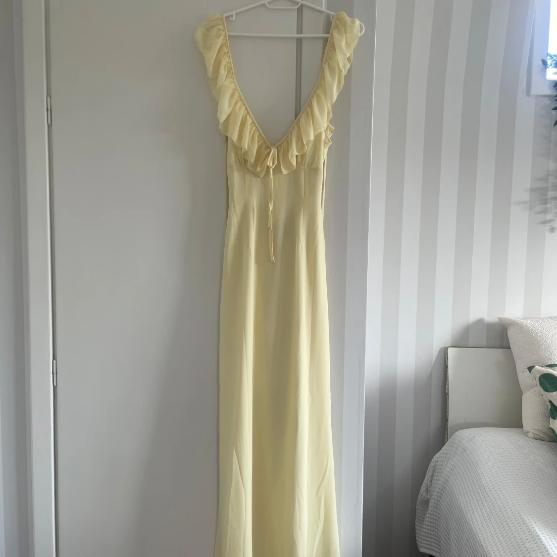 Ljusgul långklänning från Peppermayo - 2