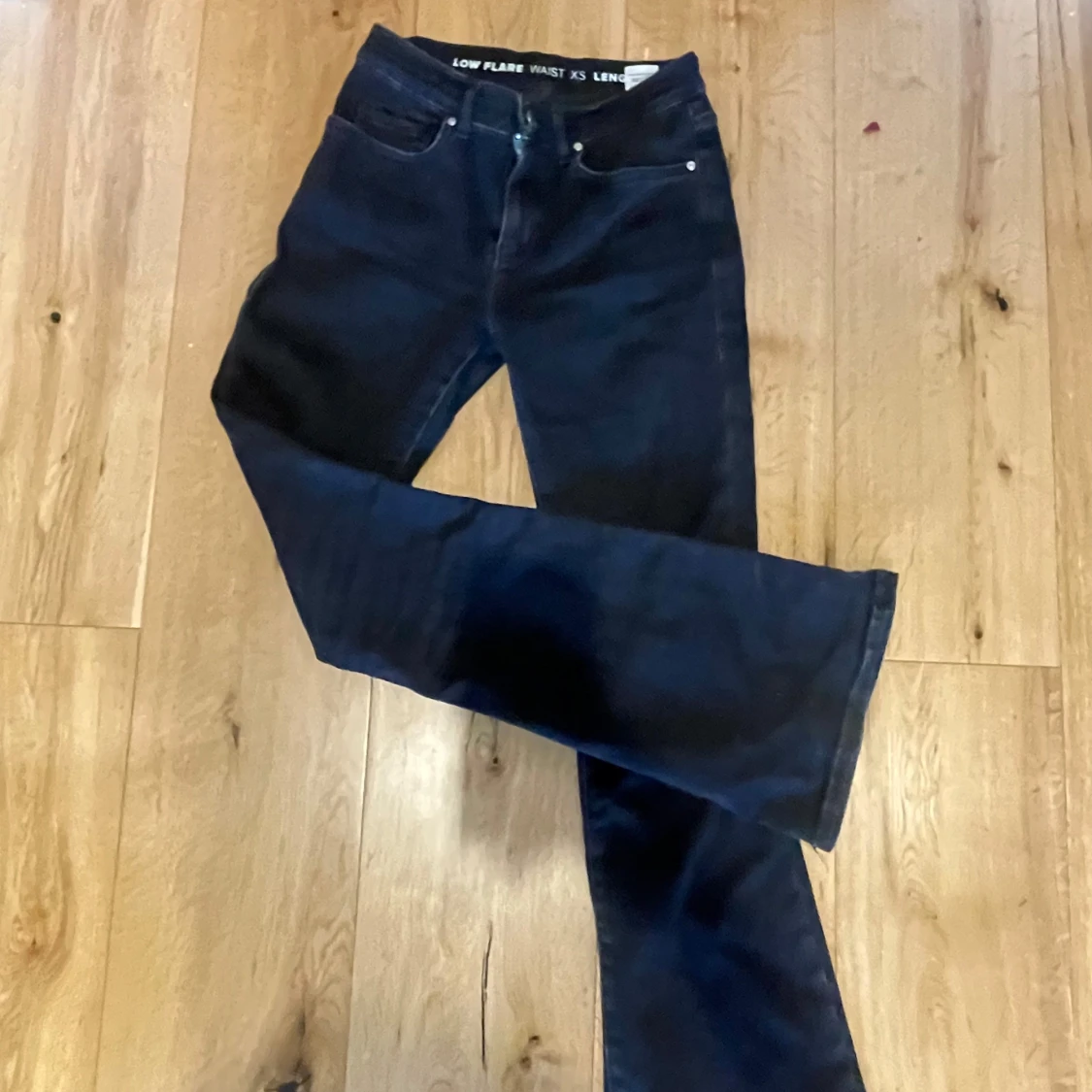 Svarta lågmidjade flare jeans XS