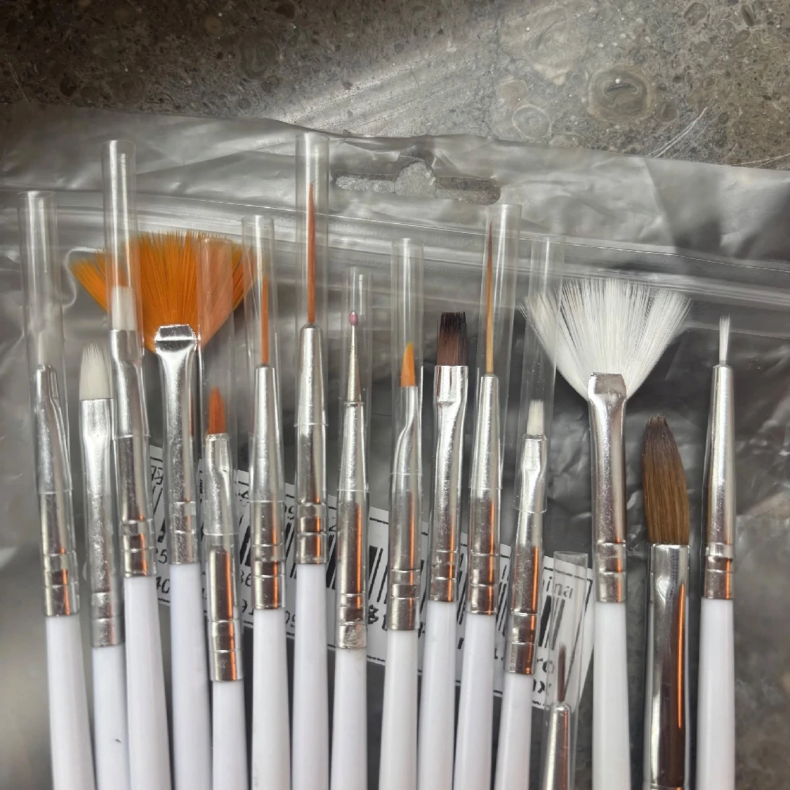 Set med nagelborstar för detaljer 