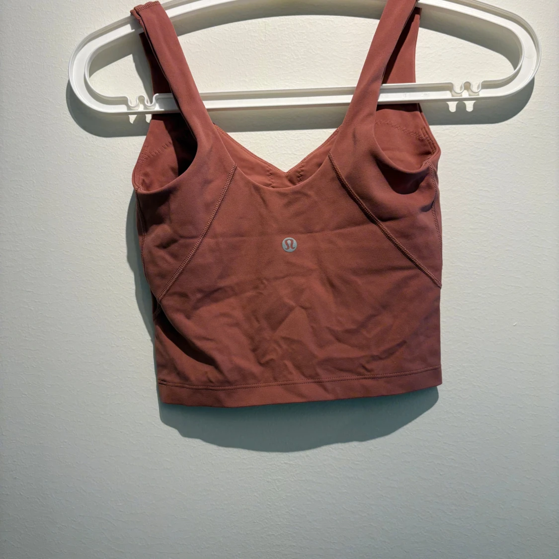 Rostbrun linnetopp från Lululemon