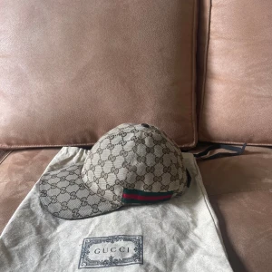Gucci keps - Gucci keps beige kommer med dustbag