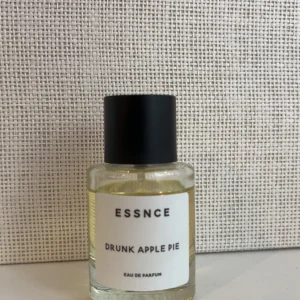 ESSNCE parfym - Säljs då den inte används så mycket, se bild för mängd kvar.  #parfym #parfum #parfyme #essnce