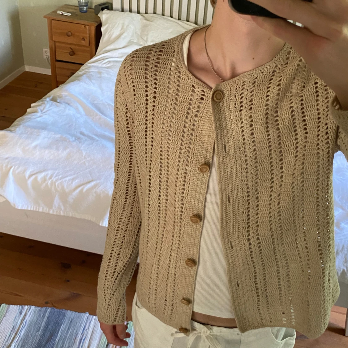 Beige virkad kofta med knappar
