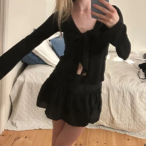 Trendig Gina Tricot tröja strl S 60kr  - Trendig Gina Tricot tröja strl S 60kr. Använd lite nopprig