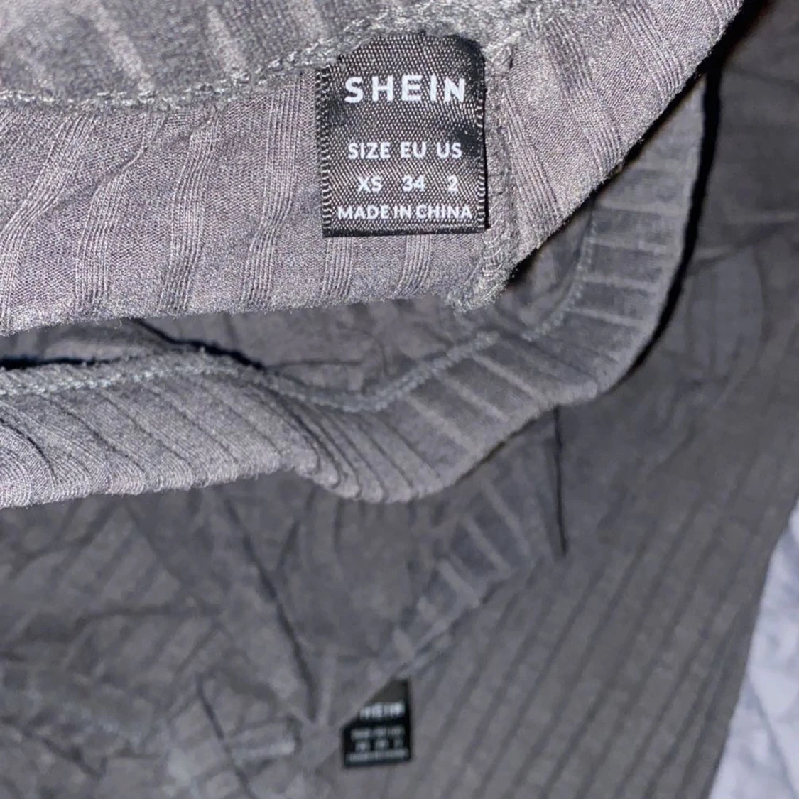 Grå ribbade byxor från SHEIN - 3