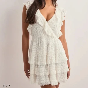 Sökes - Sökes slutsåld Nelly klänning i XXS,  XS, S 