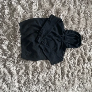 Cashmere tröja - Säljer tröjor med hög Kashmir halt i olika färger. Kom gärna med frågor eller om ni vill ha fler bilder ⚜️