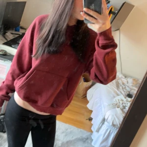 Gina hoodie - Jätte skön vinröd hoodie från Gina, skriv för fler bilder💕