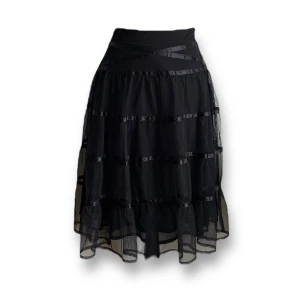 Tyllkjol - Superfin! Finns en längre lagning på ca 30cm. Se bild! Dock inget som syns när man har den på sig. (Som man ser på första bilden 😊) 