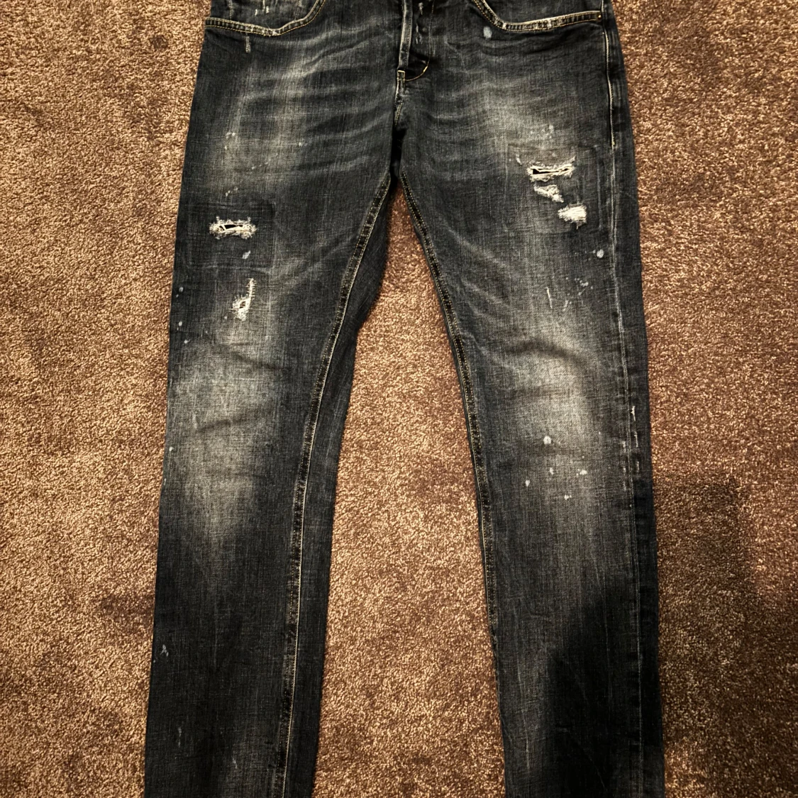 Dondup George med feta slitningar