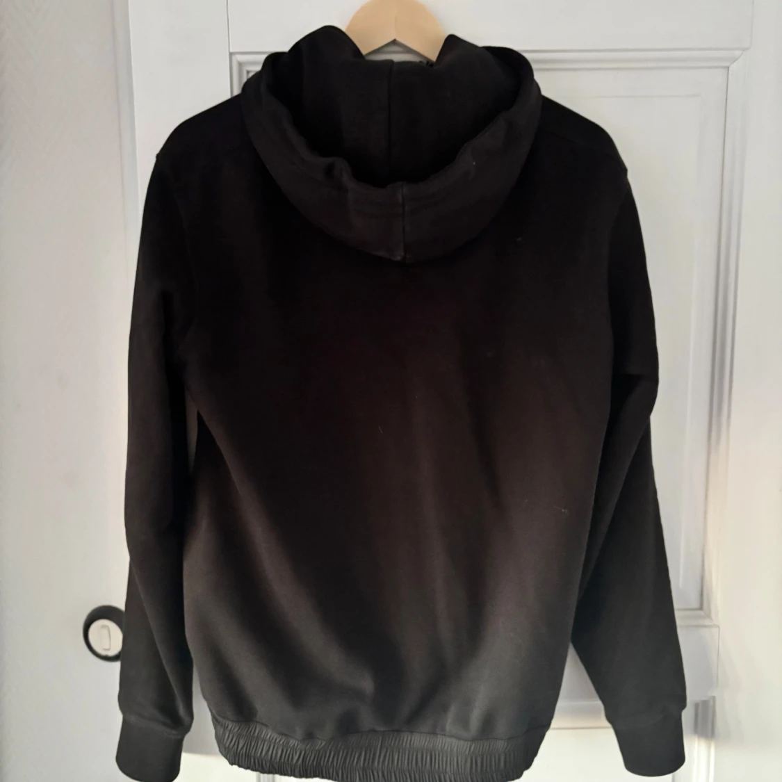 Svart hoodie från Dsquared2 med tryck - 1