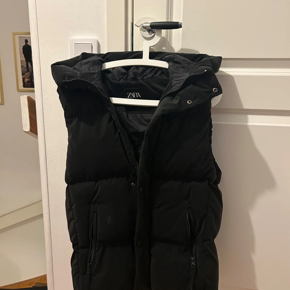 Svart väst från Zara med huva