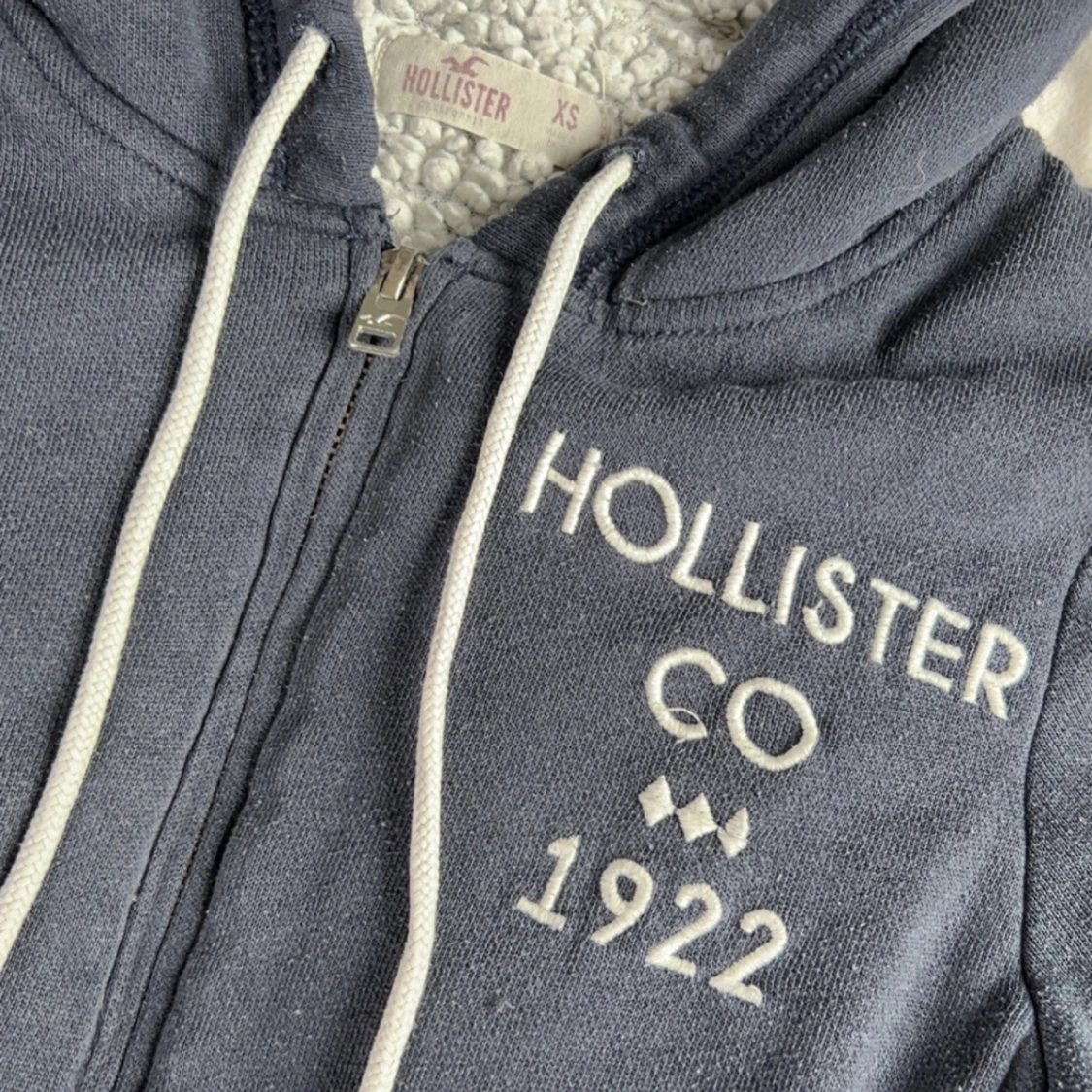 Hollister - 4