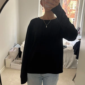 Svart långärmad tröja från Soft Rebels - Super mjuk stickad! Inga defekter. Köpt gärna via köp nu 