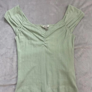 Topp - Mintgrön topp från vero moda. Storlek xs. Mycket bra skick, använd en gång. 
