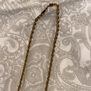 Guldpläterad cordell - Jättefin cordell halsband som väger runt 40-50 gram guldpläterad i 18K 40-50 cm lång