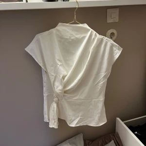 Topp - Fest/sommar topp som inte kommer till användning ❣️