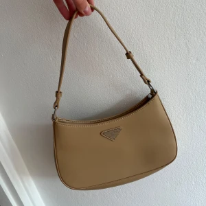 Beige handväska - Köpt på mallorca. Använd en gång. 20x27cm stor 