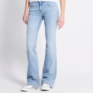 Ljusblå jeans - Ljusblå jeans i storlek S full length!💫