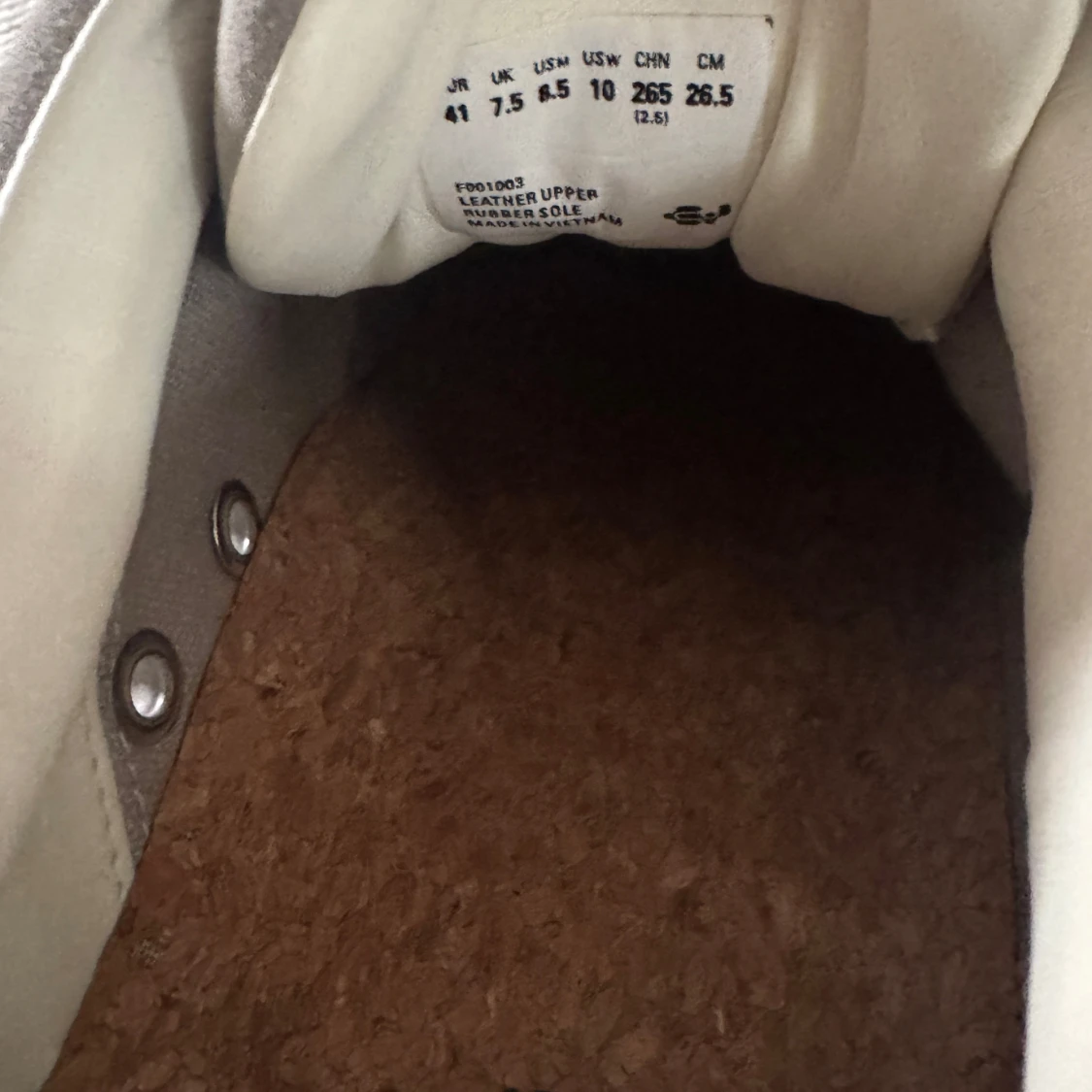 Grå mocka slip-on sneakers från Eytys - 4