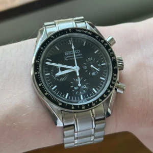 Seikomod ”speedmaster” - Nybyggd Seikomod med kronograf funktion. Inuti sitter ett vk63 urverk tillverkat av seiko. Klockan har stark grön lume som gör den läsbar i mörkret. Skicka dm vid frågor eller prisförslag📩😁