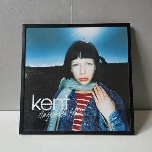 Kent - Albumaffisch, 31.5x31.5cm - Kent - Hagnesta Hill albumaffisch, 31.5x31.5cm  Passar bra i IKEAs tavelram Lomviken!  Skickas i papprulle - Ramen ingår inte!
