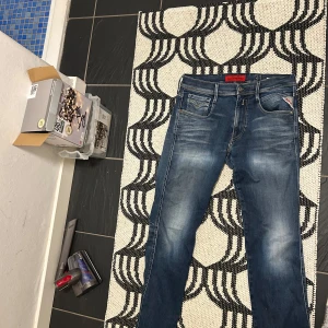 Replay jeans anbass - Storlek 31x34 kan passa 33 (fråga om mått). Mycket bra skick 