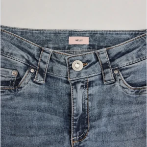 Low waist jeans - Försöker igen med dessa, som i nyskick, använda endast 2gånger!💫 Low waist, bootcut jeans från Nelly!